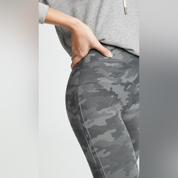 Spanx cropped leggings (XS) - Picture 7 of 13